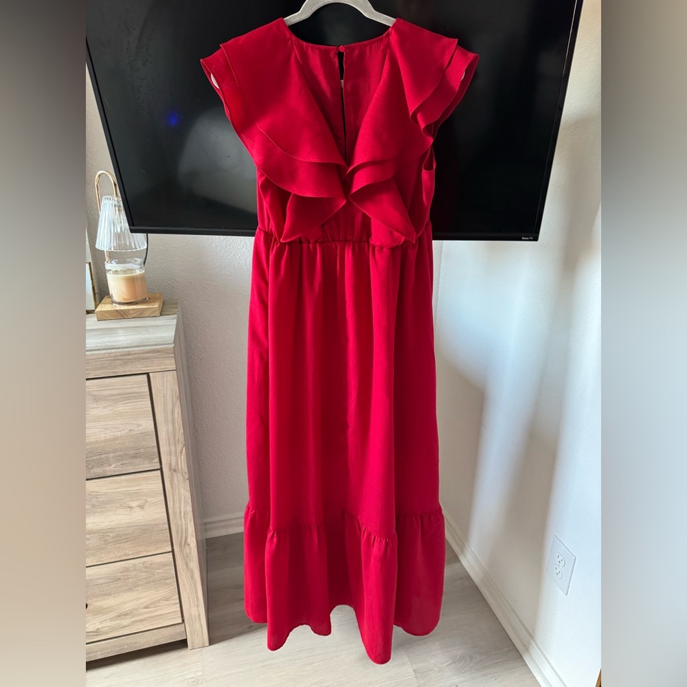 Elegant Red Ruffled Dress - Picture 6 of 9